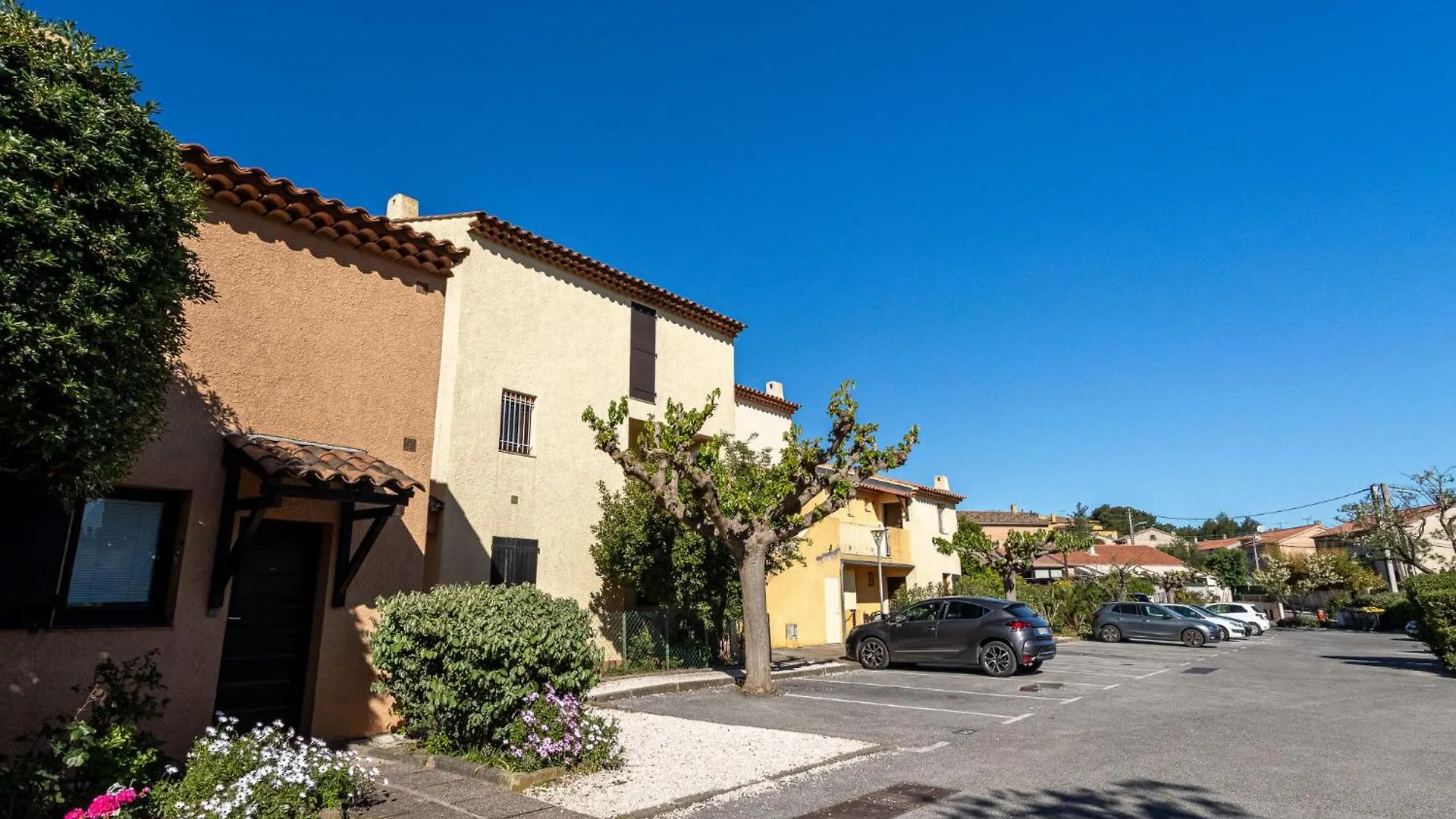 Apartment Les Hippocampes By Interhome Le Pradet France