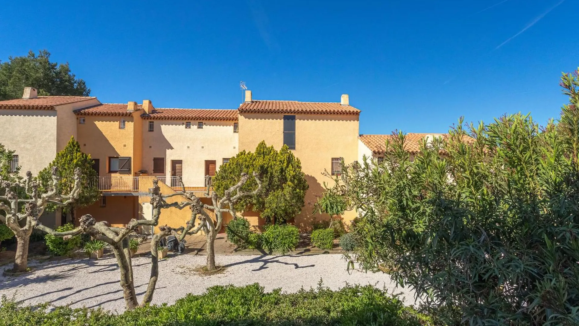 Apartment Les Hippocampes By Interhome Le Pradet